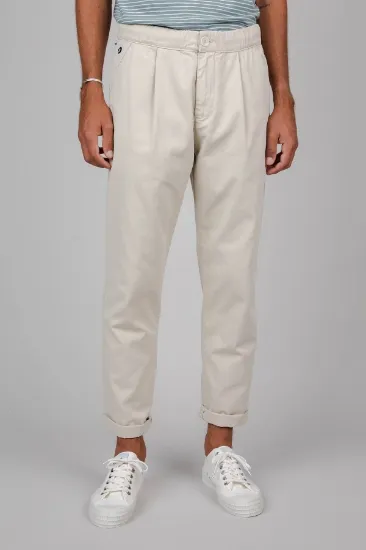 מכנסיים - COMFORT CHINO SAND